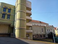 ľavá strana divadla