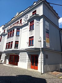 v budove sídli Štátny komorný orchester Žilina, pre ktorý bola zriadená dostavba v čase rekonštrukcie budovy (1983-1988)