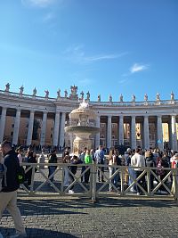 Fontána di Bernini doobeda a časť kolonády