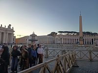 obelisk a Fontana di Maderno - fotené ráno z rady pred vstupom do Baziliky