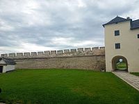 horná brána a múr z areálu Spišskej Kapituly