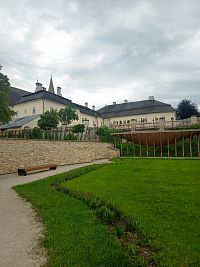 záhrada a biskupský palác