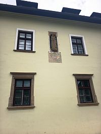 socha v nike s dátumom 1674