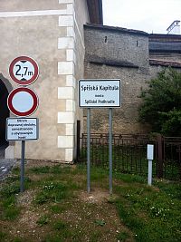 tabuľa pred vstupom do areálu