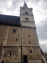 severná veža katedrály zboku