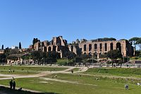 z náprotivnej strany sme pozerali na Circo Massimo a pahorok Palatin