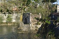 oblúková konštrukcia zo 16.storočia, pôvodný most bol z 2.storočia pred n.l.