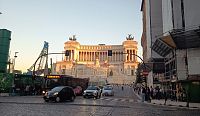 pohľad na Vittoriano z ulice