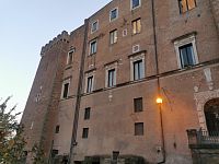 bočná časť Paláca senátorov (Palazzo Senatorio)