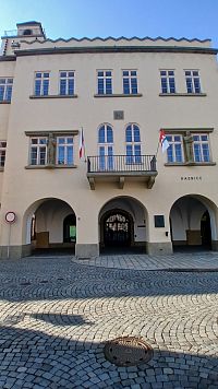 budova radnice dnešnú podobu získala  pri prestavbe v rokoch 1929-1930