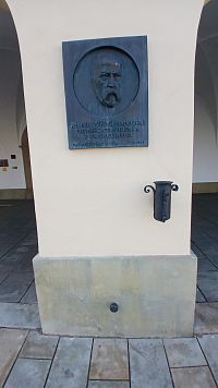 plaketa k 140.výročiu narodenia prvého československého prezidenta
