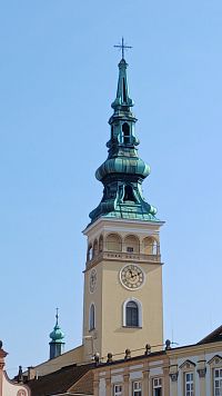 dominantná veža kostola