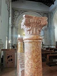 detail stĺpov