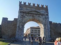 Arco d´Augusto z roku 27 pred n.l.