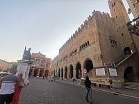 Taliansko - Emilia Romagna - Rimini - námestie v historickom centre Piazza Cavour