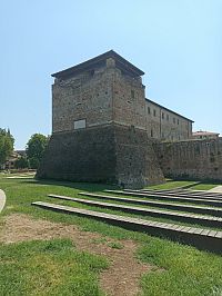 hrad a jeho okolie