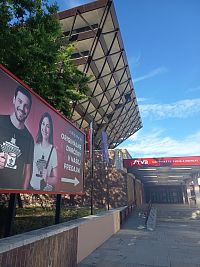vstup do budovy Slovenskej televízie a rozhlasu