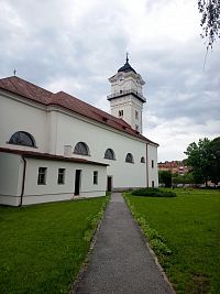 kostol Narodenia Panny Márie po požiari 1794 bola jednoloďová stavba zbúraná a následne v rokoch 1825-1829 postavaná nová