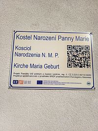 popiska pri vstupe do kostola