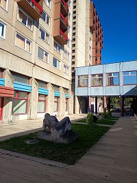 prepojenie internátnej budovy s polyfunkčnou