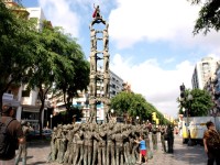 Zmíněná socha, jejíž předlohou je každoroční událost, konající se ve městě
