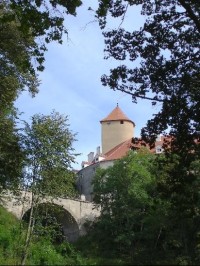 od silnice: pohled z jižní strany na vnitřní hrad