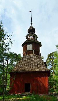 Zvonice u kostelu Karuna
