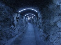 Tunel uvnitř hory