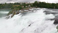 Panoramatický pohled na vodopády Rheinfall