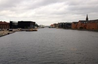 Městský vodní kanál s budovou Národní dánské knihovny