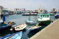Rybářský přístav a překladiště ryb poblíž tržnice