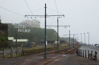 Tramvajová trať s vozovnou Manx Electric Railway za zastávkou Douglas, Derby Castle