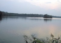 Ostrůvek uprostřed jezera