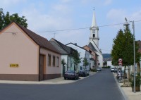 Kostel v Purbachu, vpravo soška "Turka"