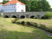 most přes Bezděkovský potok