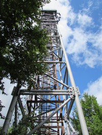 telekomunikační věž na vrcholu vrchu Borný