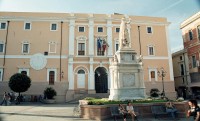 Oristano-náměstí Piazza Eleonora s Justičním palácem