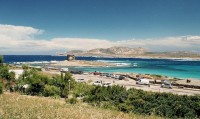 Stintino-výhled z apartmánů La Pelosetta na zátoku Asinara s pláží La Pelosa