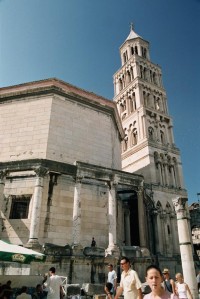 katedrála se zvonicí