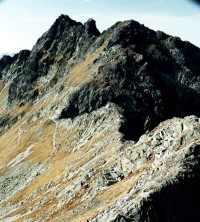 jižní úbočí hřebene Świnica od vrcholu Maly Kozi Wierch