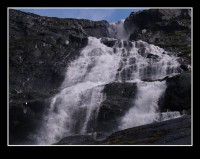 v pohoří Jotunheimen-vodopád Gjuvfossen