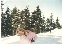 Sjezdovka u chaty Perla, já a Helena rok 1994 ( je mráz a máme zmrzlé obličeje) :)