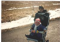 Moje dcera a syn mého přítele na procházce vedle chaty Perla rok 1994