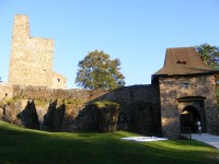 Velhartice - nabídnou hrad i zámek