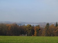 Dolní Domoslavice: Pohled z Dolních Domoslavic na Žermanickou přehradu