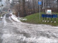 Horní Lištná: Horní Lištná - konec cesty prez obec je slepá ulice (Následuje Polsko). Cesta ke hranicím vede nad obcí.