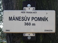 Mánesův pomník - turistický ukazatel