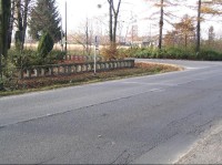 Mánesův pomník: Pohled z cesty 476 ze směru od obce Nebory