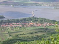 Pohled na Dolní věstonice z Děvína
