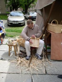 Havl. Brod košíkář na tradičním jarmarku